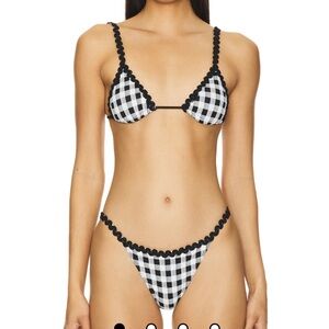 Leslie Amon zita bikini